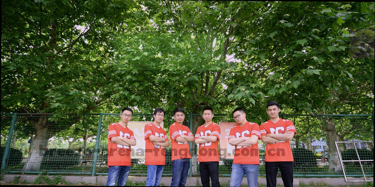 多条风动线条自左侧汇聚成一条时间轴的概念图形